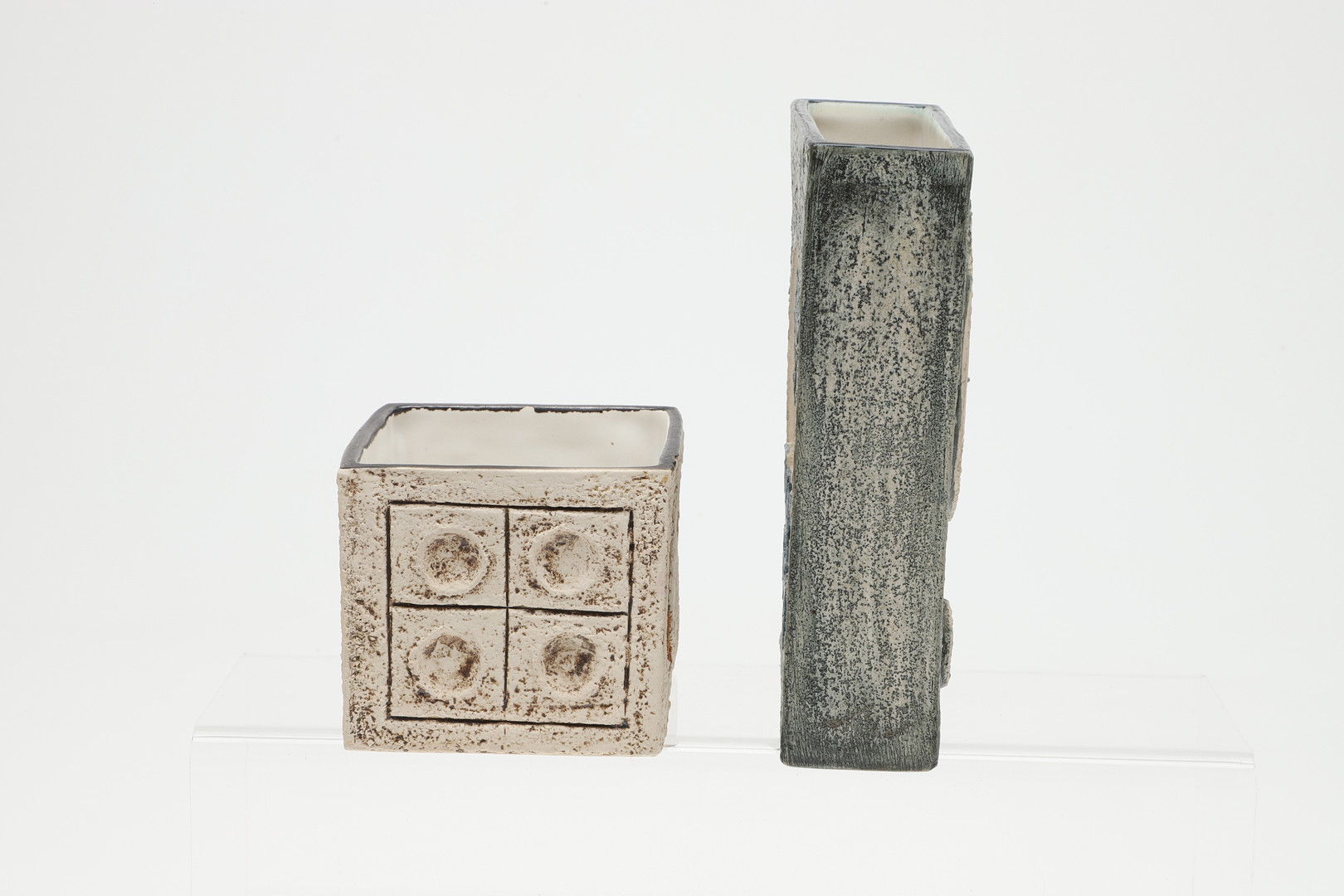 TROIKA STUDIO POTTERY VASES & CARN POTTERY. - Image 5 of 13