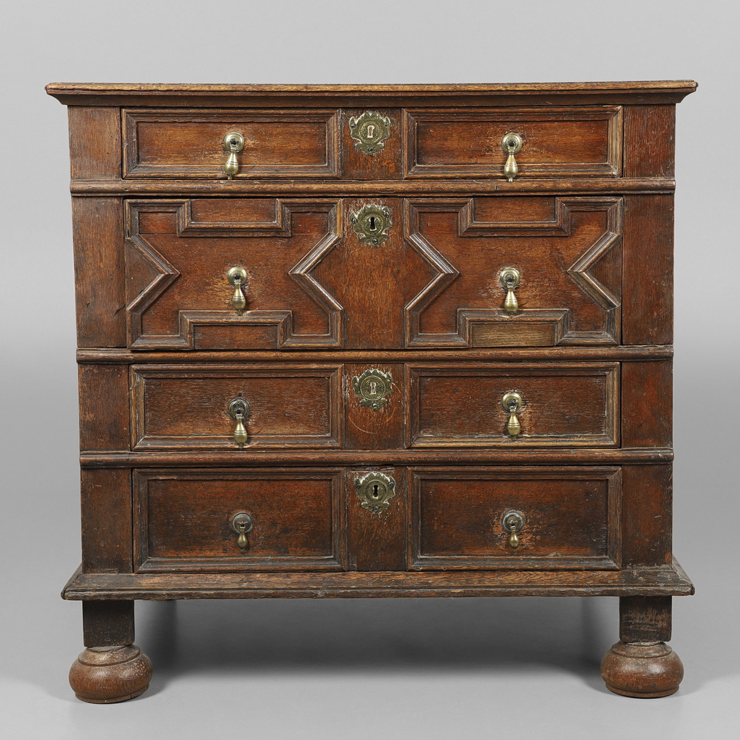 A LATE 17TH CENTURY OAK CHEST OF DRAWERS.
