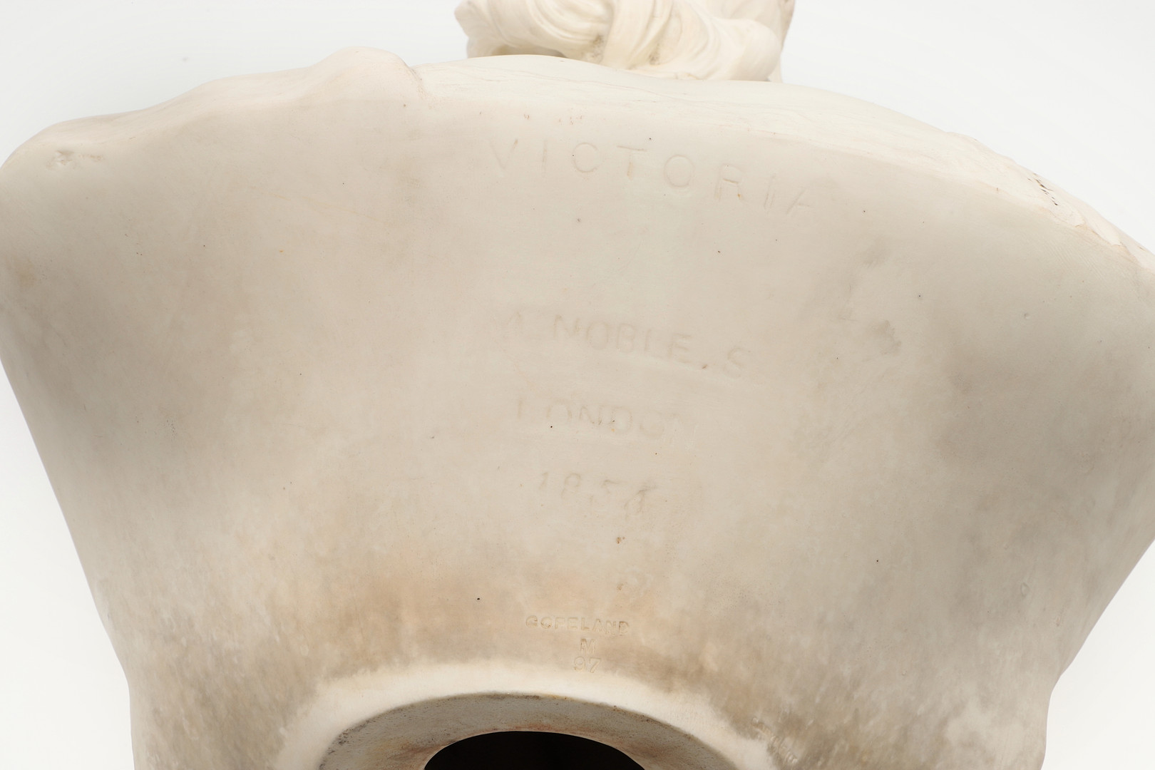 LARGE PARIAN BUST - QUEEN VICTORIA. - Image 15 of 16