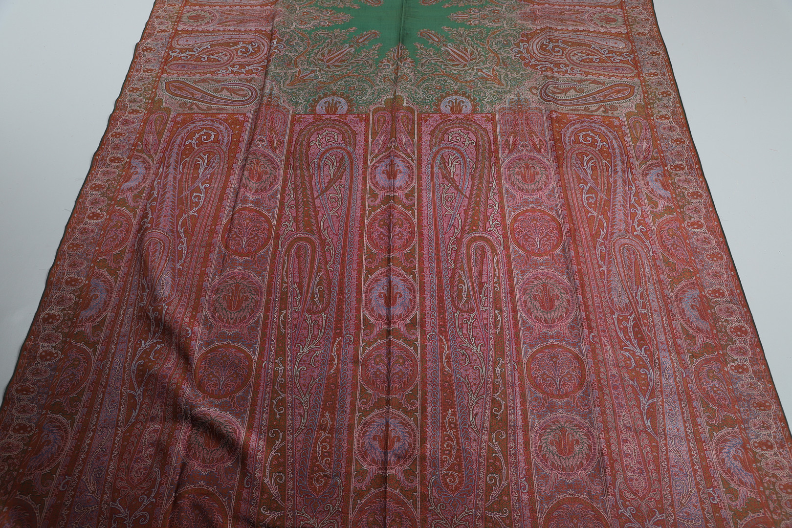 ANTIQUE SILK PAISLEY SHAWL. - Image 5 of 9