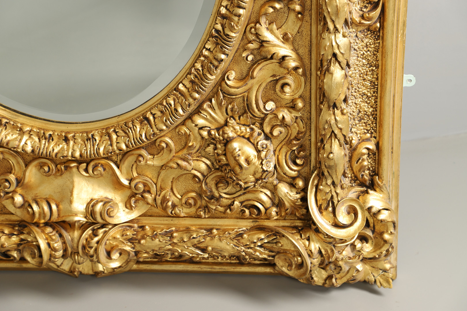 A SUBSTANTIAL ITALIAN GILT GESSO MIRROR. - Image 8 of 13