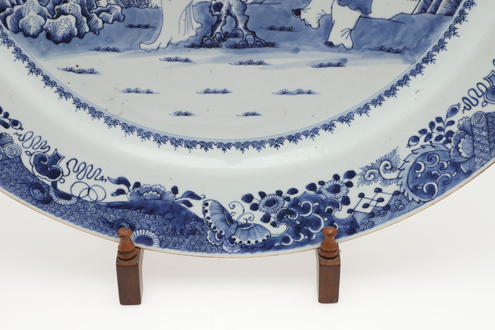 LARGE CHINESE PORCELAIN BLUE AND WHITE EXPORT CHARGER, QIANLONG. - Image 5 of 16