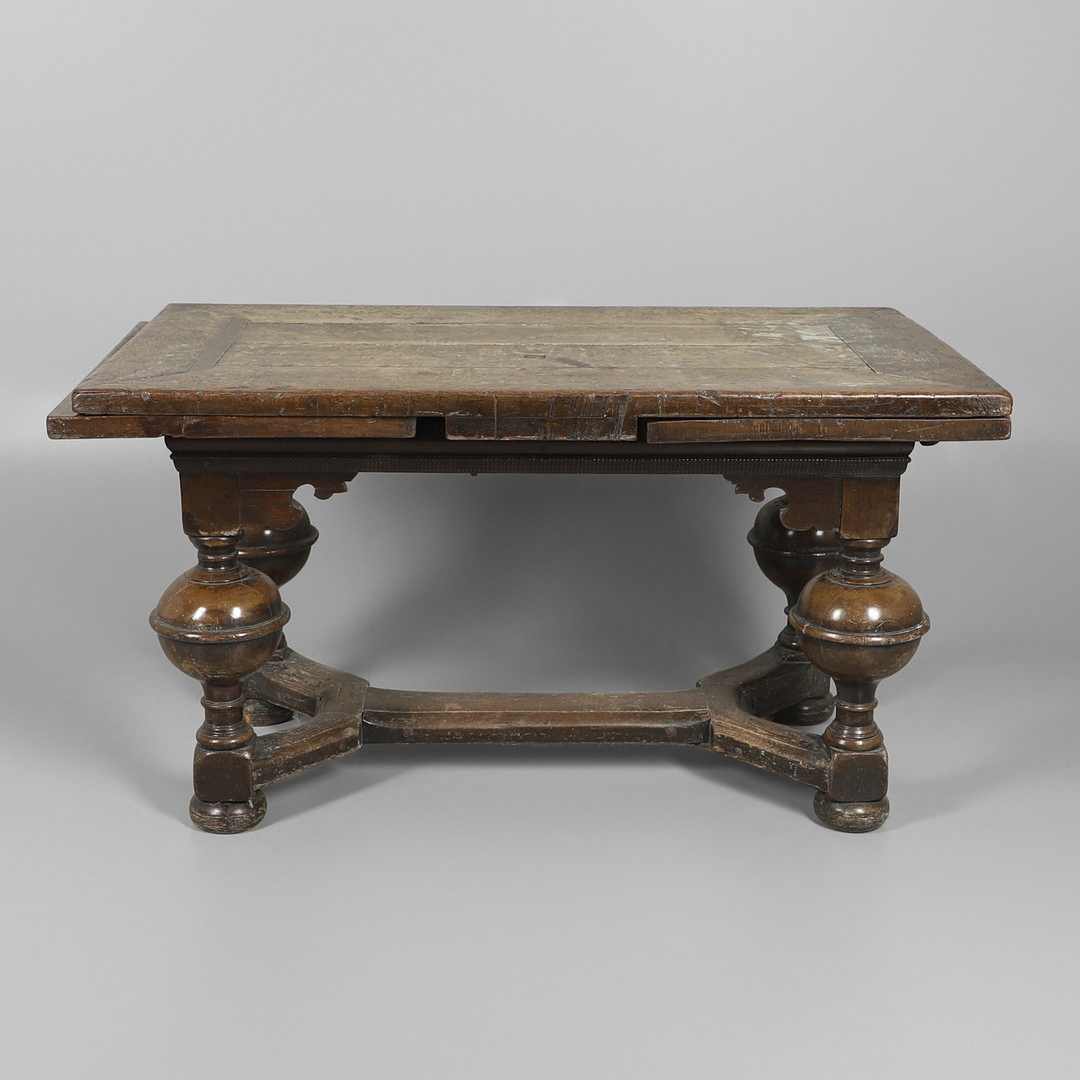 AN ANTIQUE DUTCH OAK AND WALNUT DRAW LEAF TABLE. - Image 6 of 17