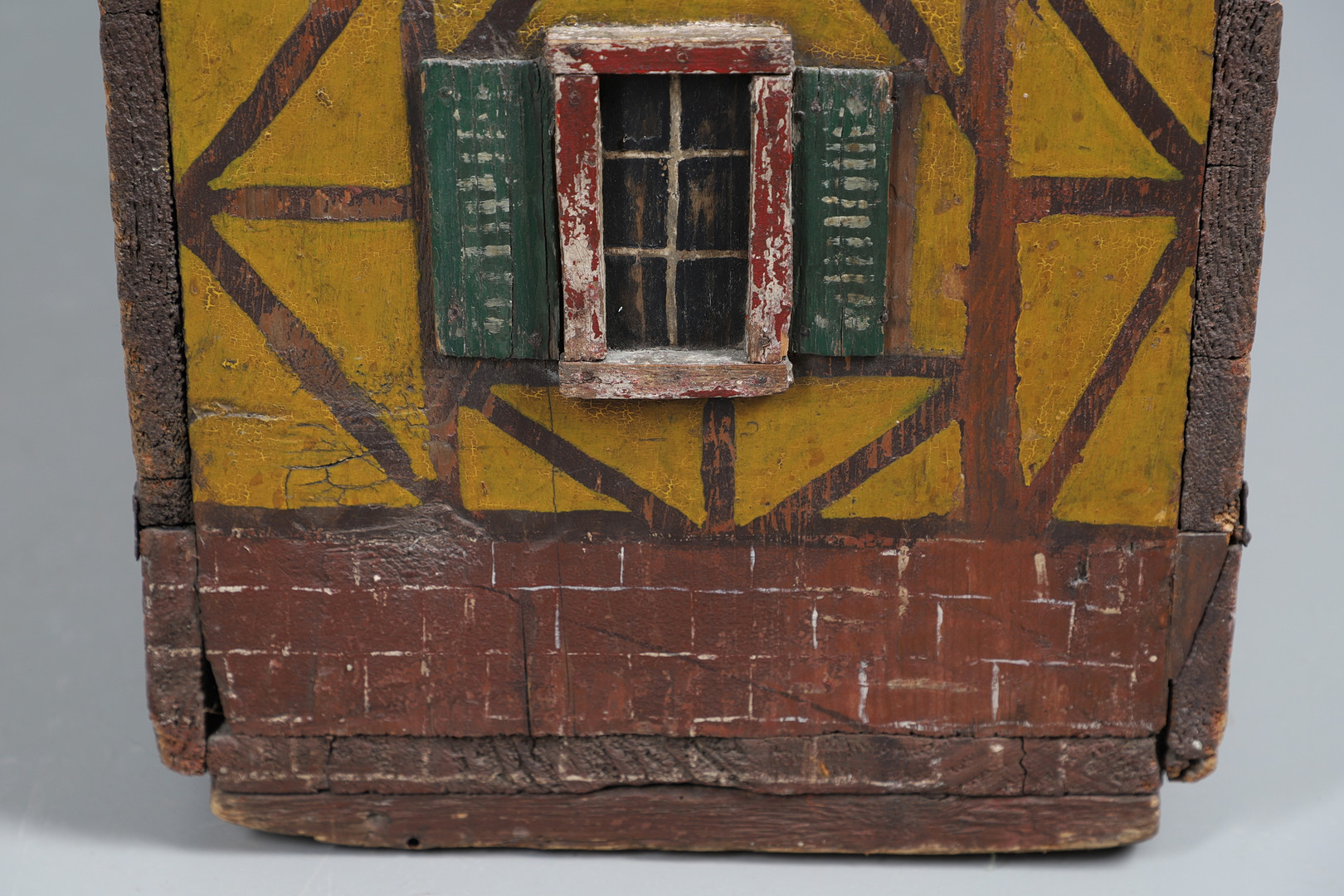 A FOLK ART POLYCHROME PAINTED DOG KENNEL. - Image 11 of 12