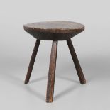 AN 18TH CENTURY PRIMITIVE ELM AND ASH CRICKET TABLE.