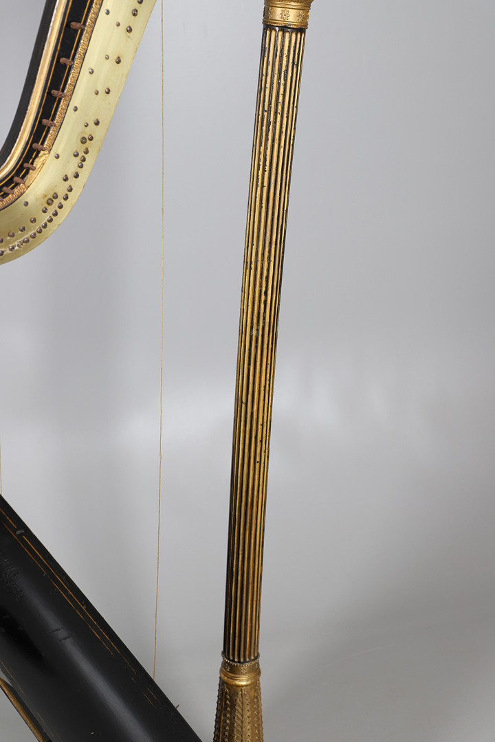 AN EBONISED AND GILTWOOD 'GRECIAN' HARP BY SEBASTIAN ERARDS. - Image 39 of 42