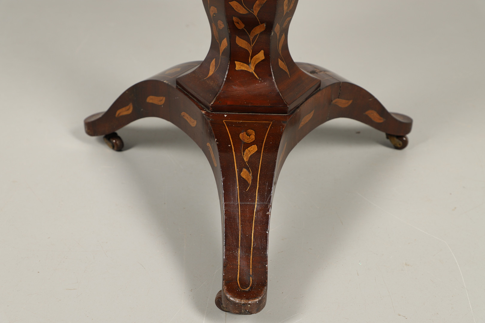 AN UNUSUAL DUTCH MAHOGANY MARQUETRY SOFA TABLE. - Image 7 of 12