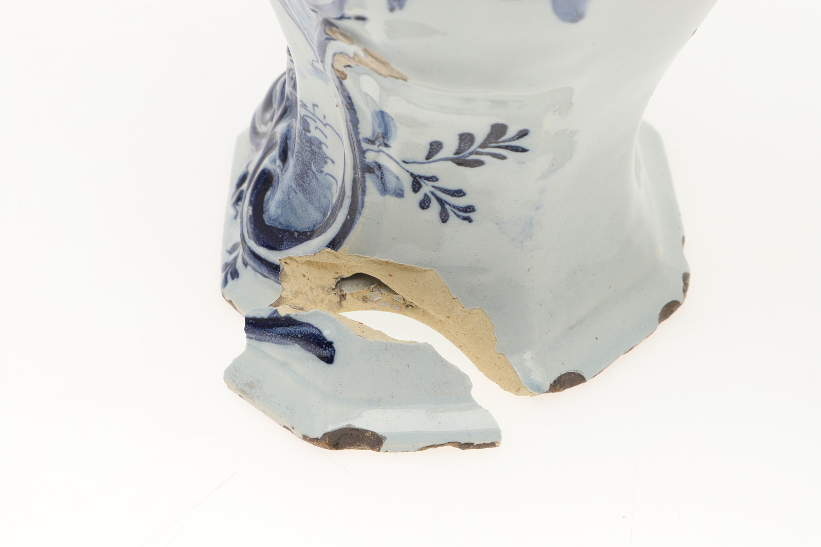 TWO PAIRS OF ANTIQUE DELFT VASES & ANOTHER VASE. - Image 11 of 60