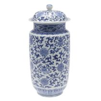 LARGE CHINESE BLUE & WHITE LIDDED JAR.