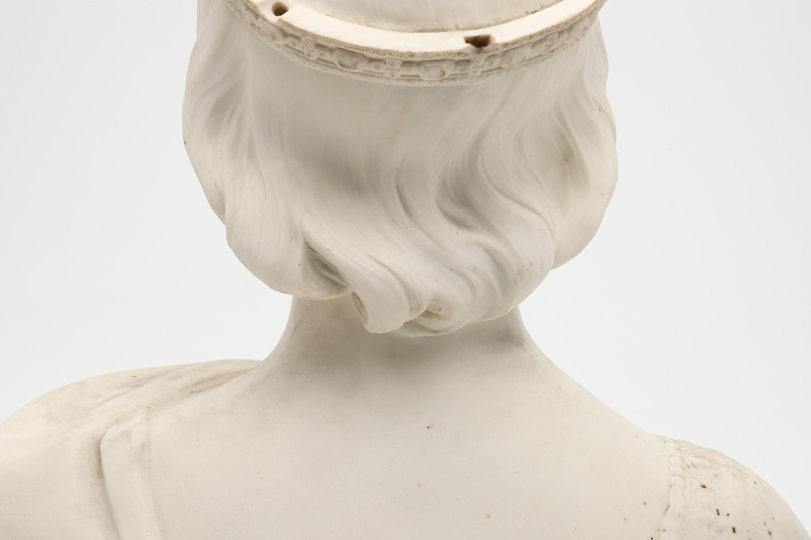 LARGE PARIAN BUST - QUEEN VICTORIA. - Image 10 of 16