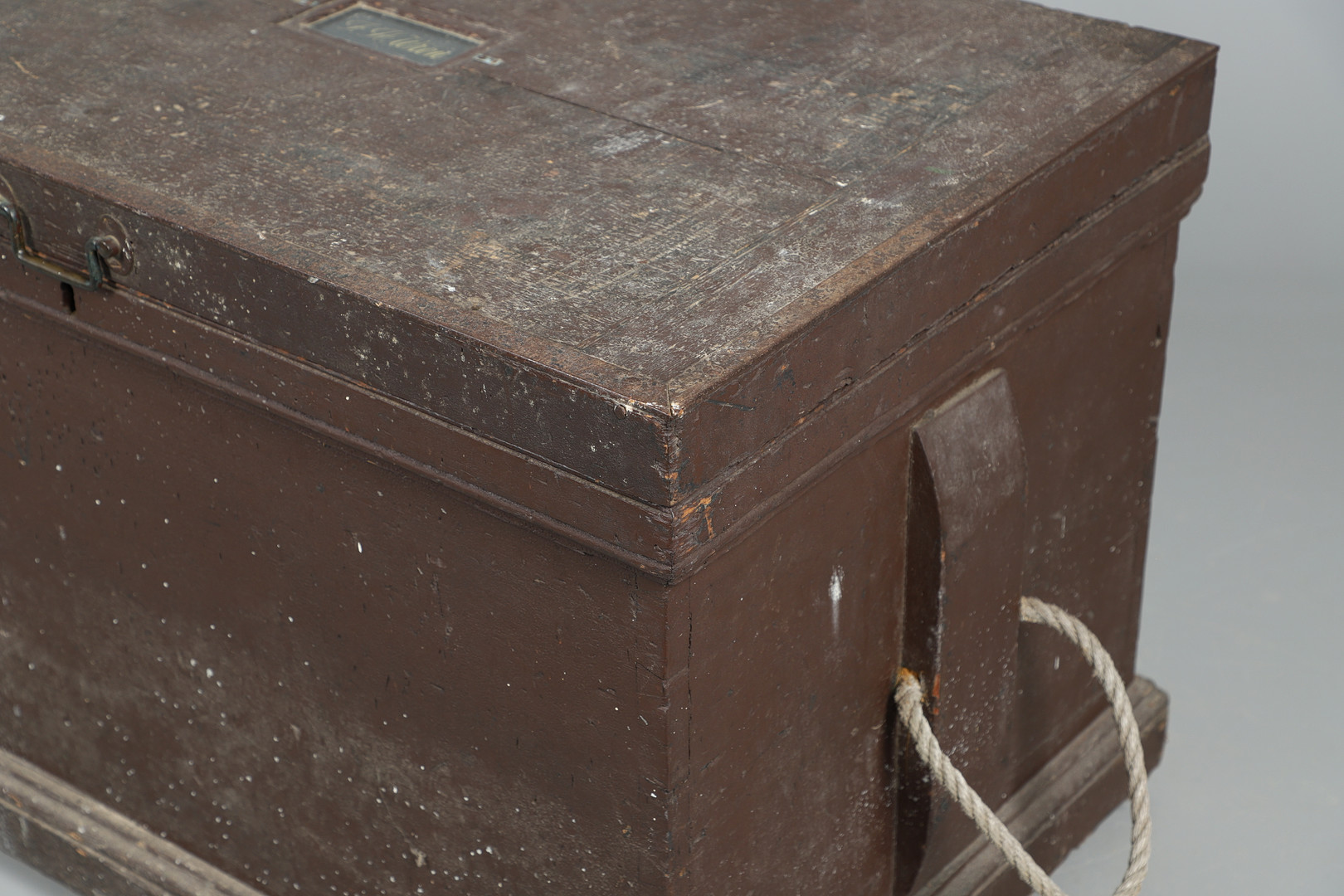 A 19TH CENTURY CABINET MAKER'S TOOL CHEST - Image 13 of 17