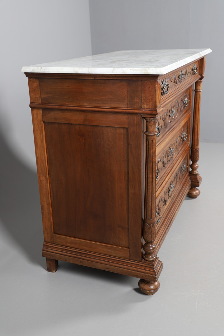 A 19TH CENTURY ITALIAN MARBLE-TOPPED COMMODE CHEST OF FOUR DRAWERS. - Image 7 of 14