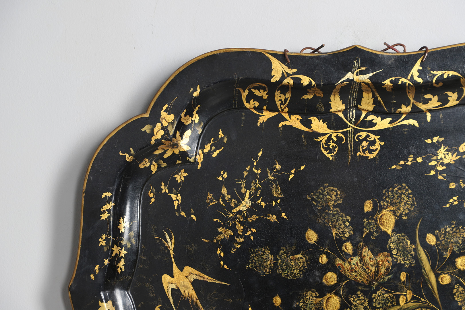 A 19TH CENTURY CHINOISERIE LACQUERED PAPER MACHE TRAY. - Image 3 of 9