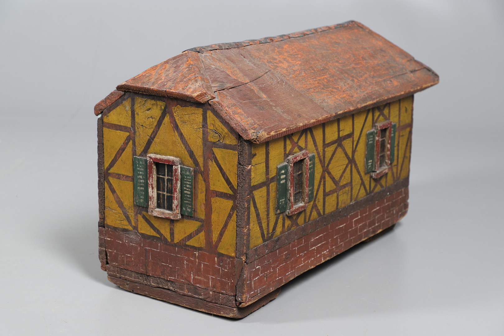 A FOLK ART POLYCHROME PAINTED DOG KENNEL. - Image 9 of 12