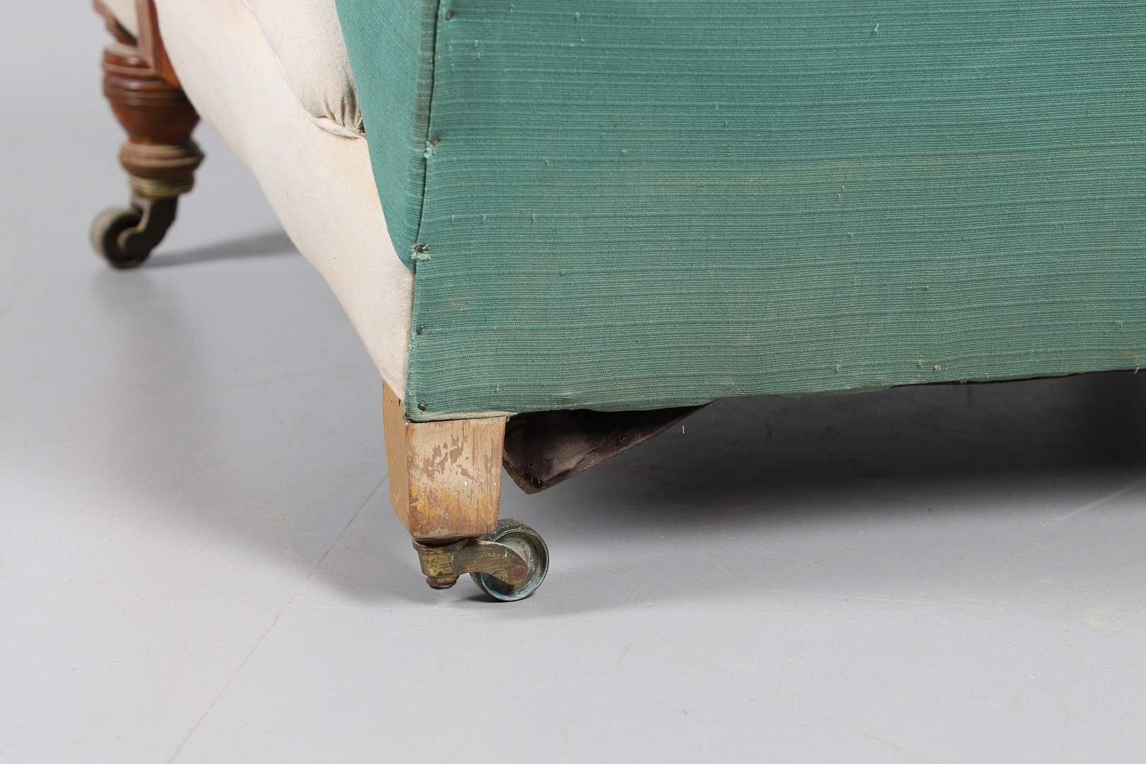 A LATE 19TH CENTURY DEEP SEATED PITCH PINE ARMCHAIR. - Image 11 of 13