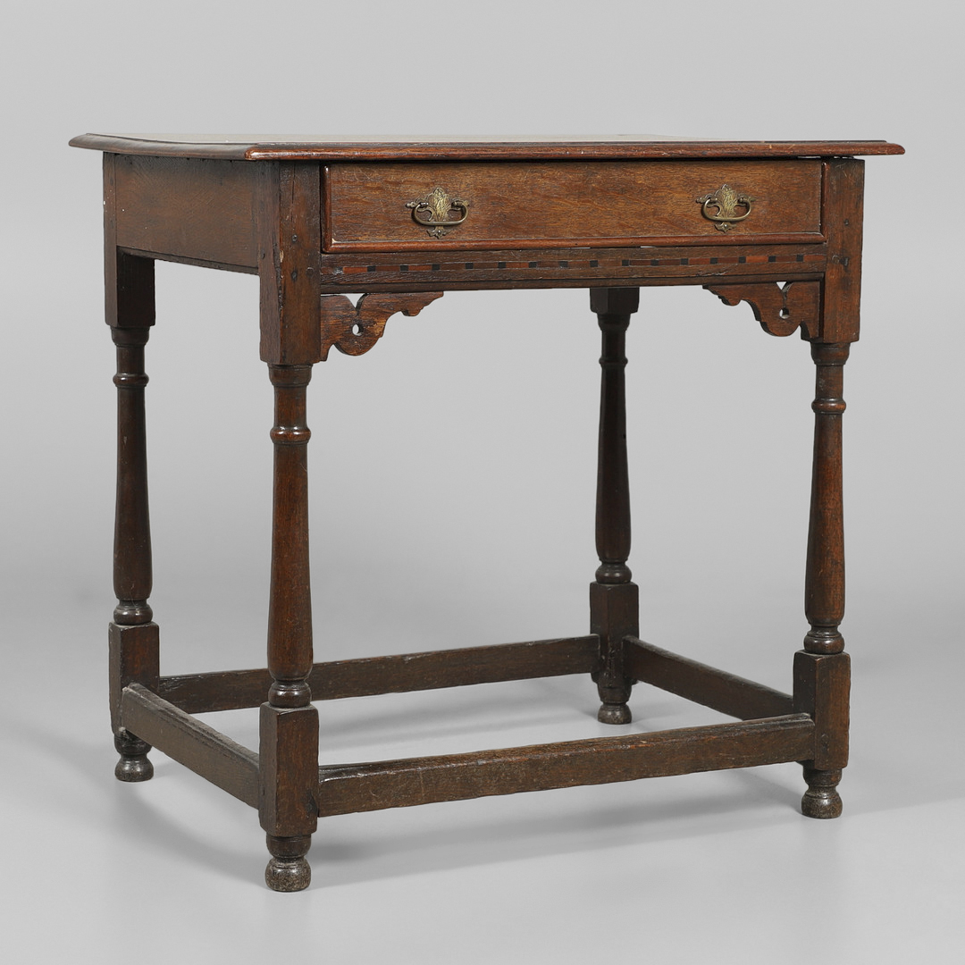 AN EARLY 19TH CENTURY OAK SIDE TABLE, CIRCA 1800.