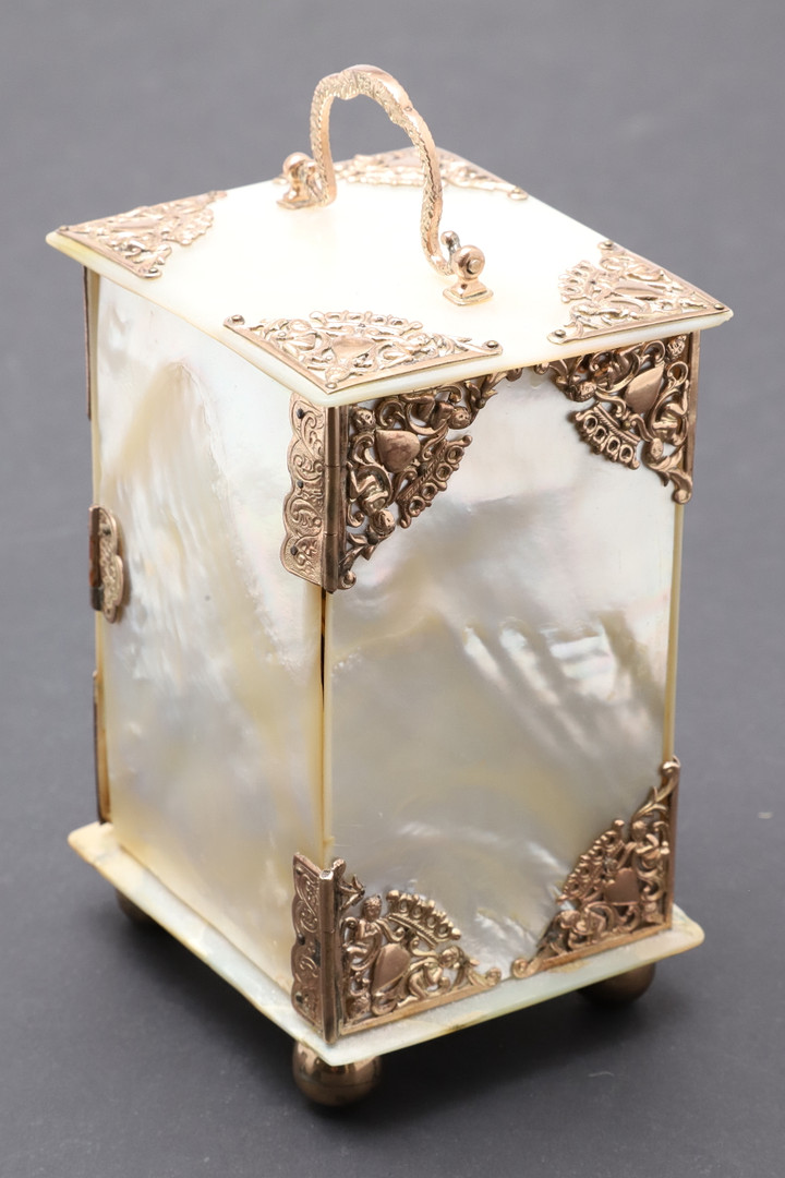 A VICTORIAN MOTHER OF PEARL BOUDOIR TIMEPIECE. - Image 7 of 13