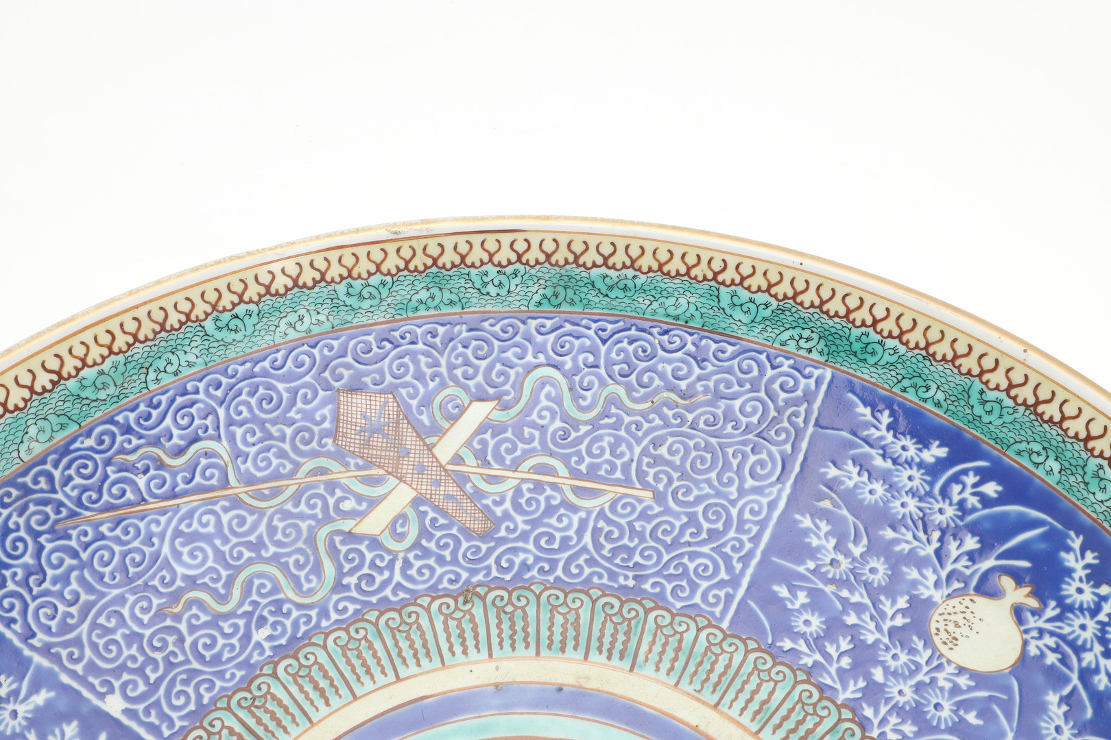 LARGE 19THC JAPANESE ARITA PORCELAIN CHARGER. - Image 3 of 16