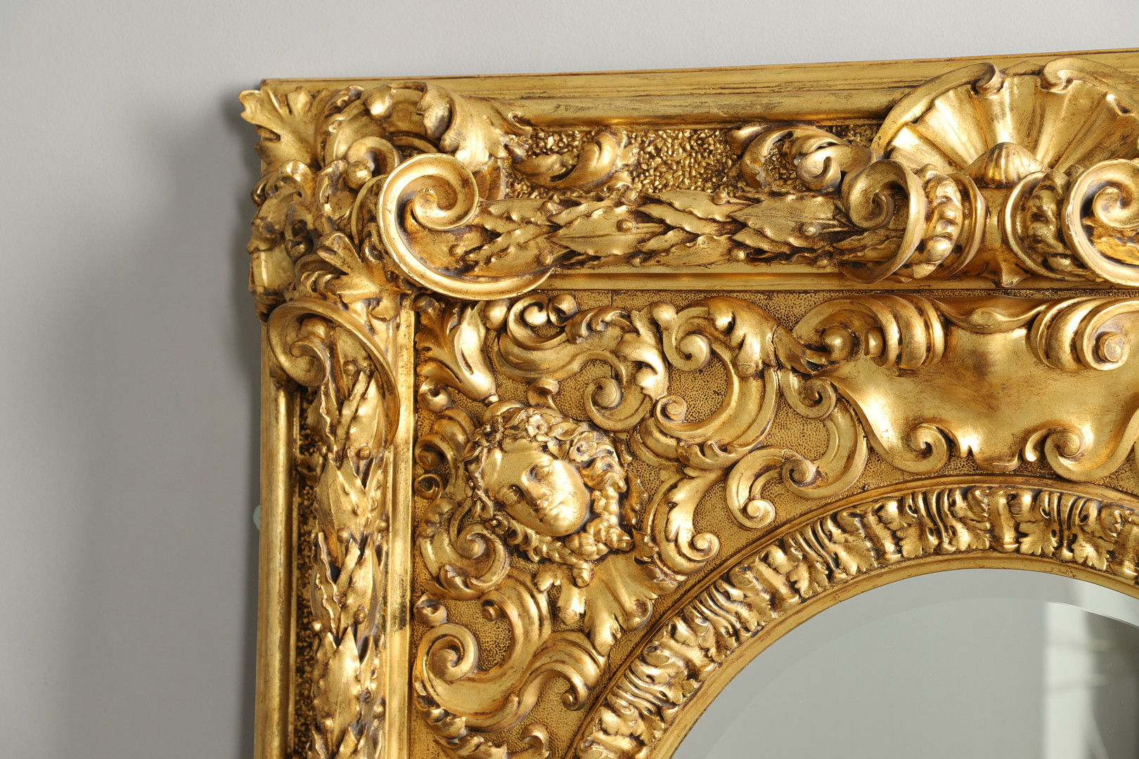 A SUBSTANTIAL ITALIAN GILT GESSO MIRROR. - Image 4 of 13