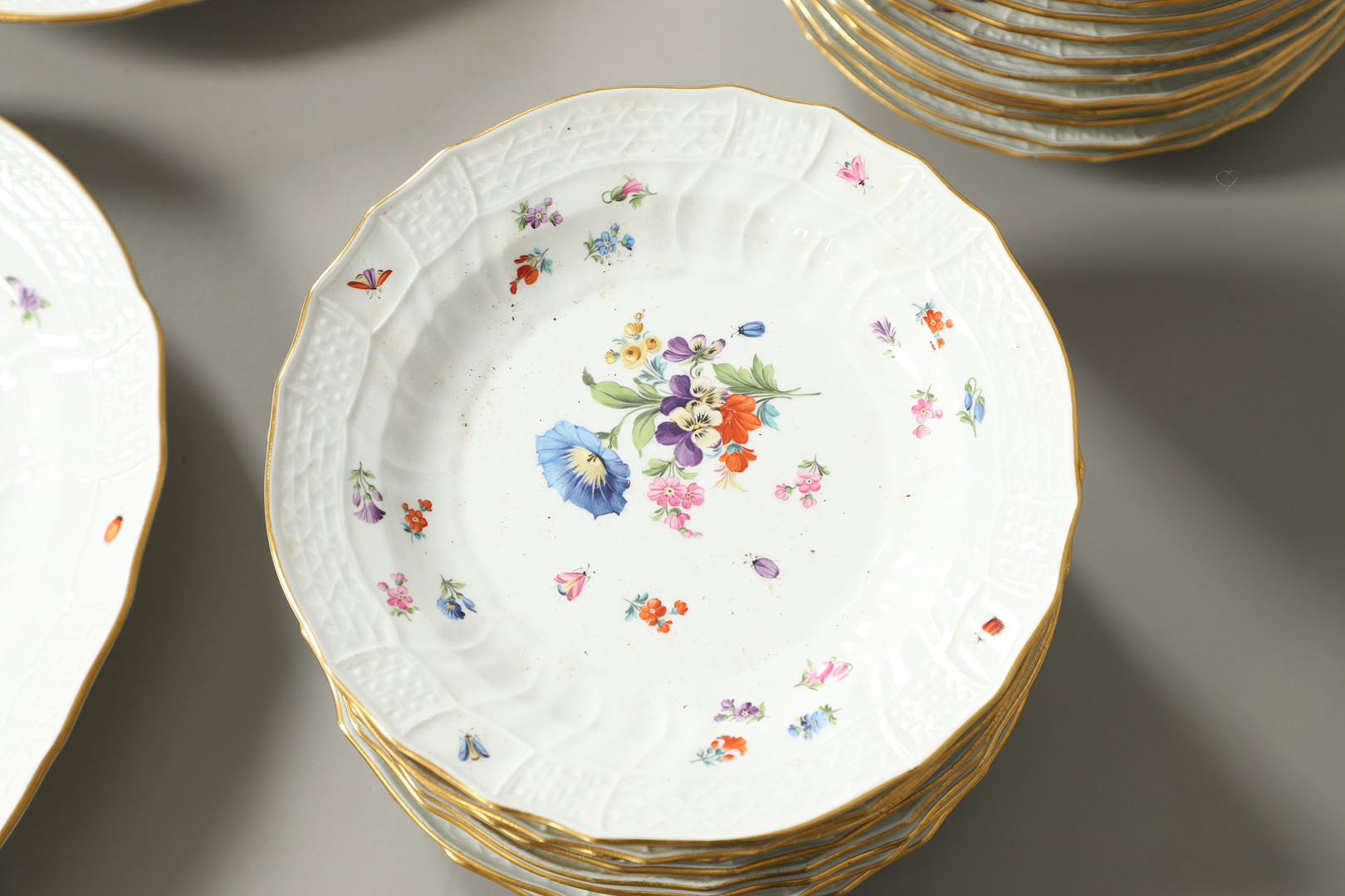 LARGE MEISSEN DINNER SERVICE. - Image 26 of 42