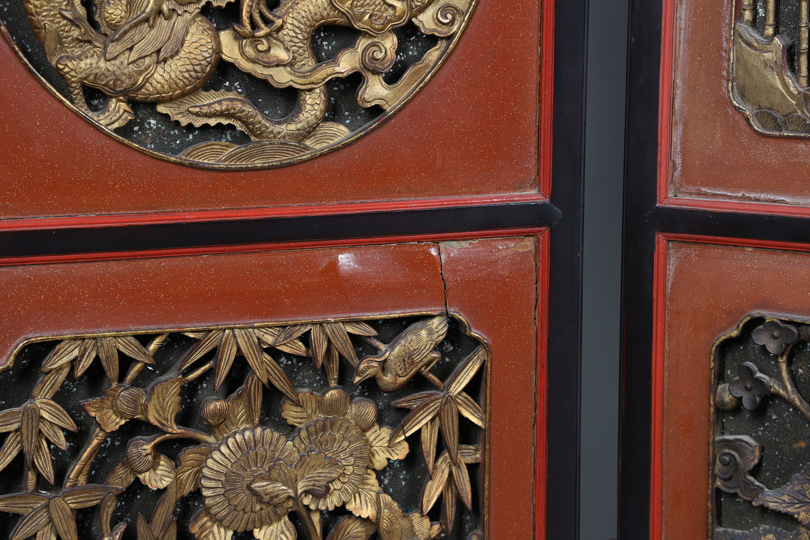 A CHINESE CARVED AND LACQUERED SIX FOLD SCREEN. - Image 8 of 24