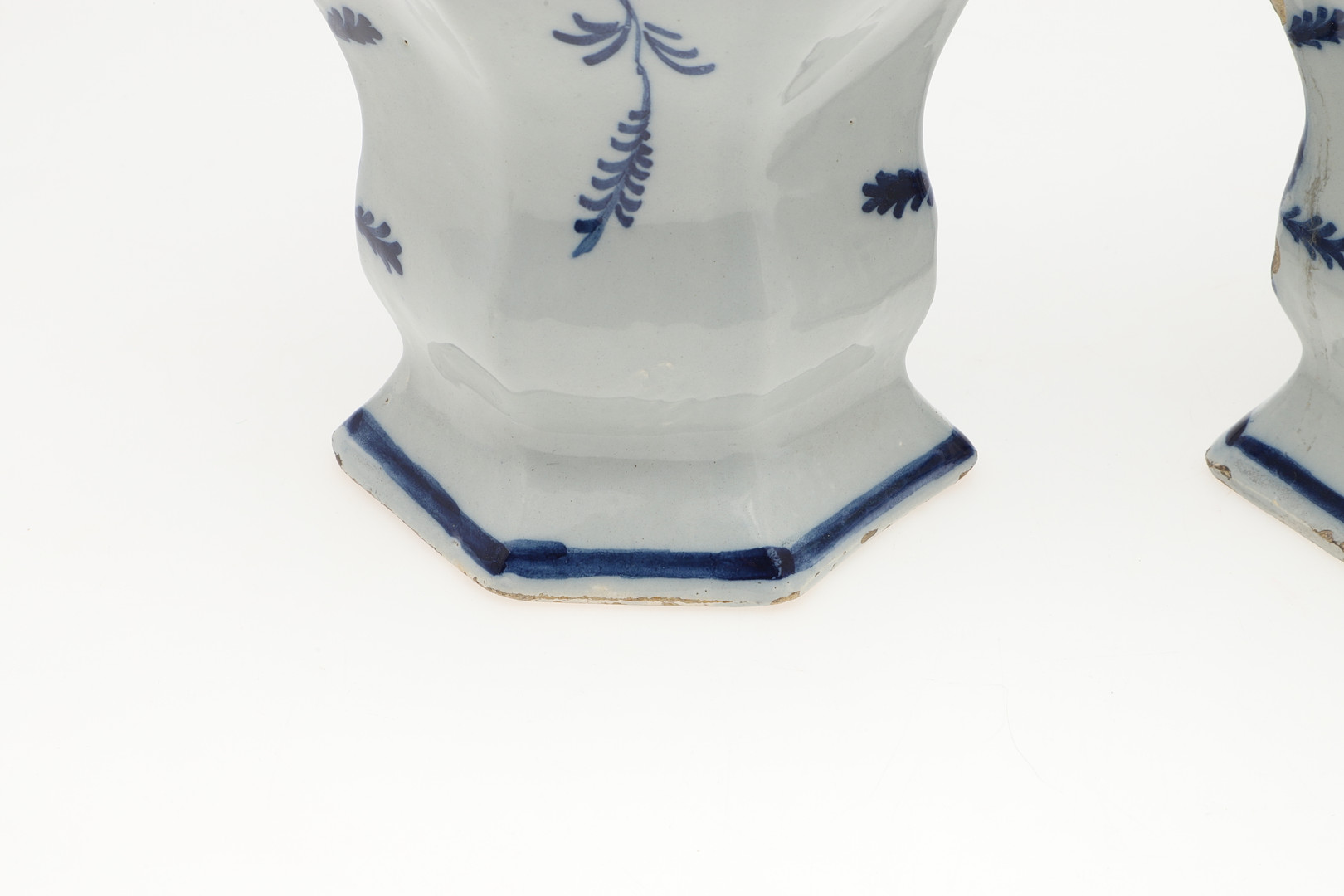 TWO PAIRS OF ANTIQUE DELFT VASES & ANOTHER VASE. - Image 47 of 60