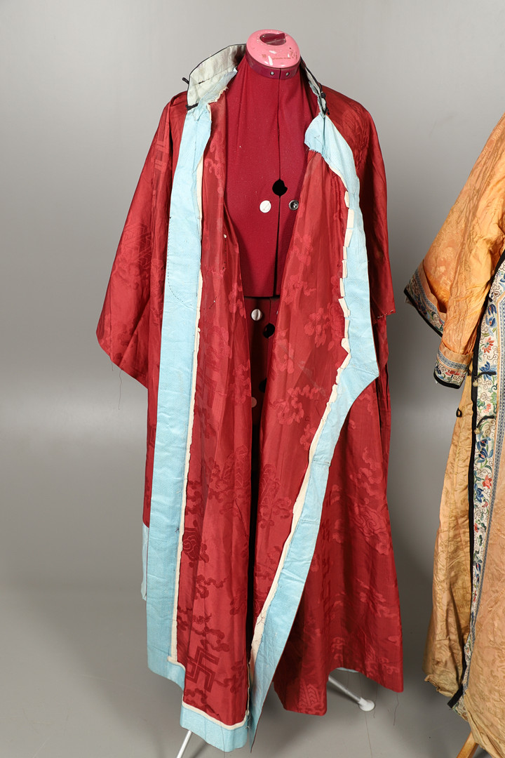 ANTIQUE CHINESE QUILTED FULL LENGTH ROBE & ANOTHER CHINESE ROBE. - Image 5 of 21