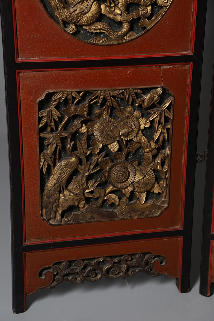 A CHINESE CARVED AND LACQUERED SIX FOLD SCREEN. - Image 7 of 24