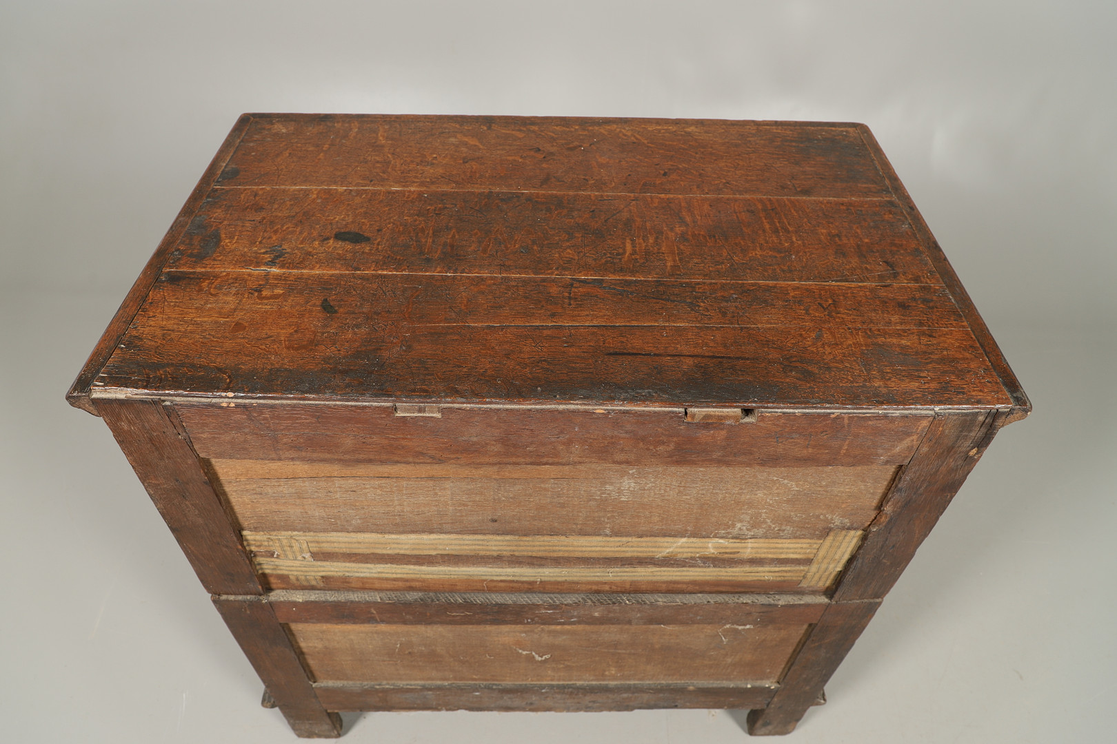 A LATE 17TH CENTURY OAK CHEST OF DRAWERS. - Image 5 of 6