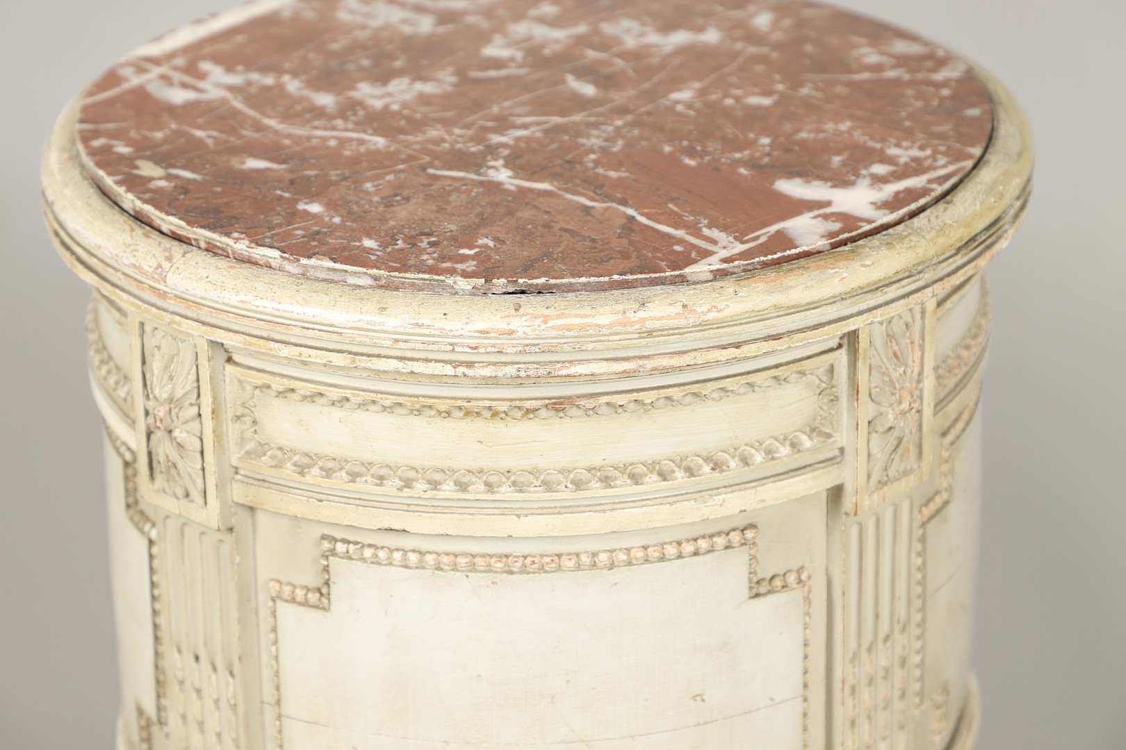 A PAIR OF FRENCH MARBLE TOP PAINTED POT CUPBOARDS. - Image 13 of 14