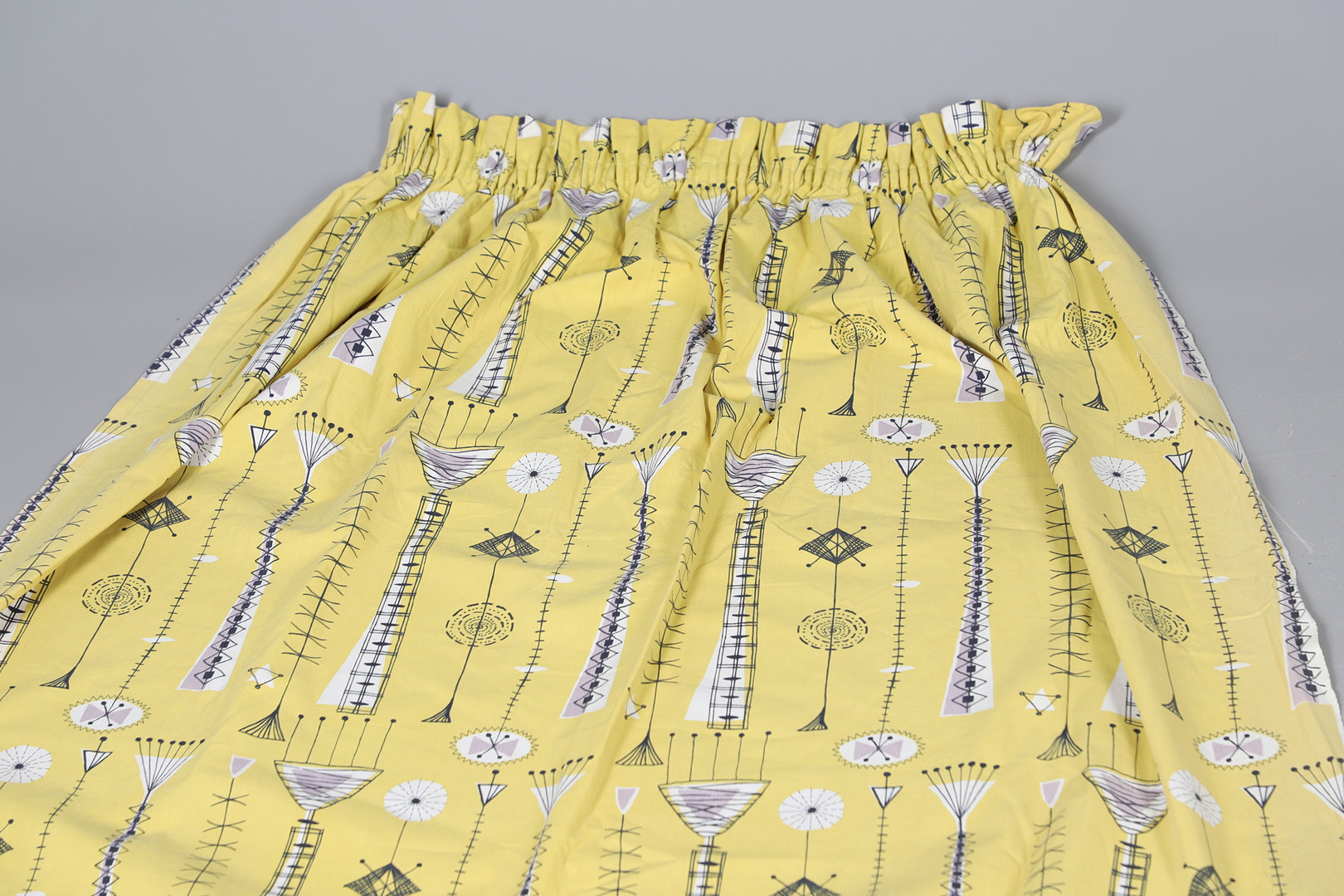 MID CENTURY DESIGNER CURTAINS - 'KITE STRINGS', HEALS. - Image 25 of 37