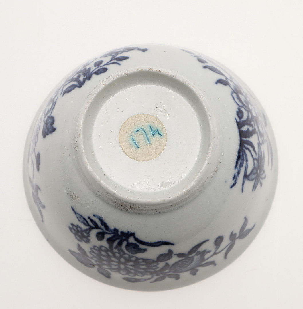 18THC ENGLISH PORCELAIN TEA BOWLS & SAUCERS. - Image 17 of 28