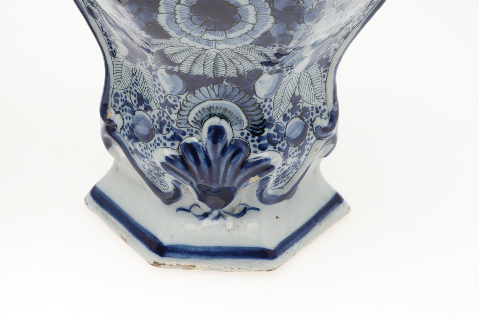 TWO PAIRS OF ANTIQUE DELFT VASES & ANOTHER VASE. - Image 43 of 60