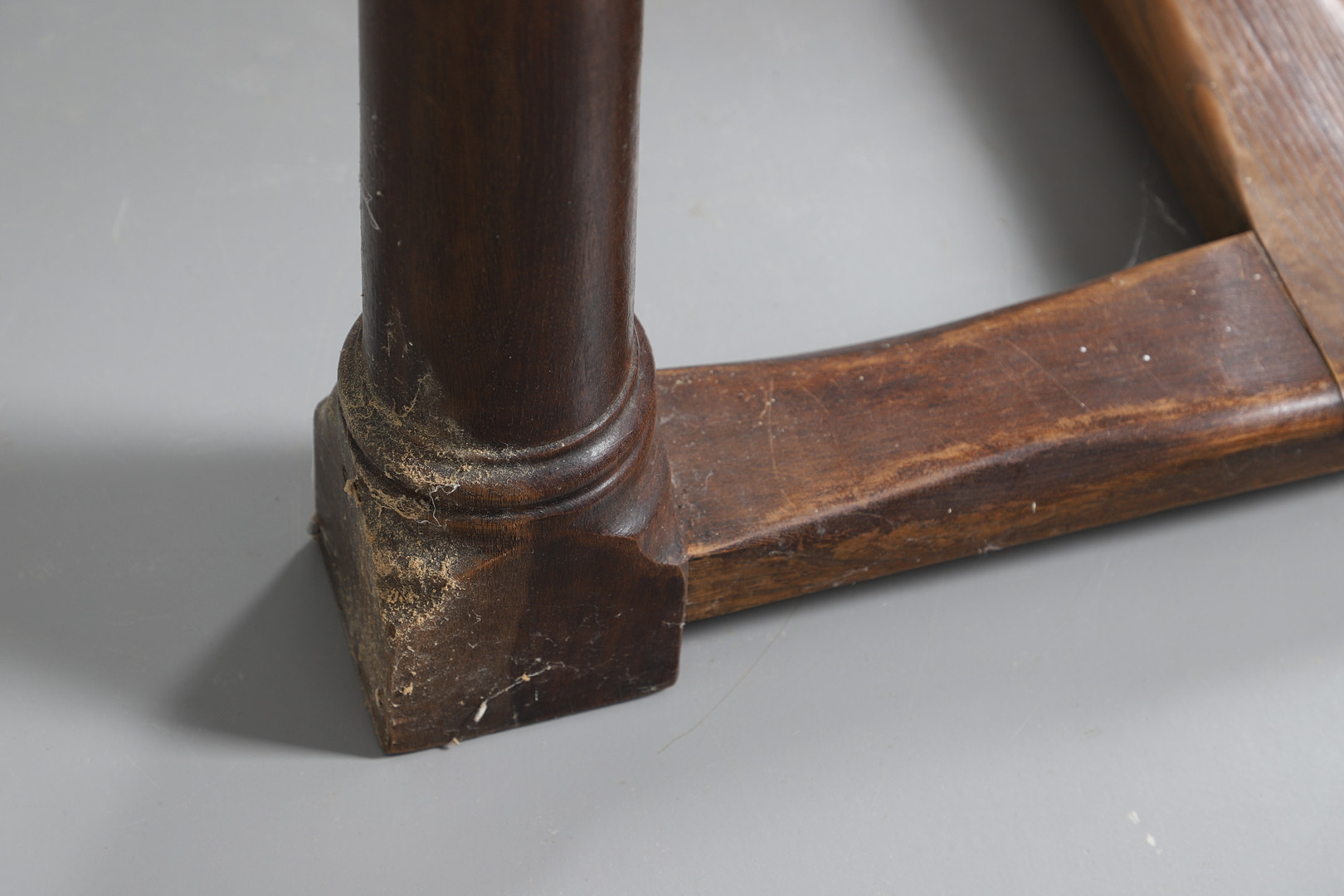 AN EARLY 20TH CENTURY OAK AND ELM REFECTORY TABLE. - Image 17 of 17