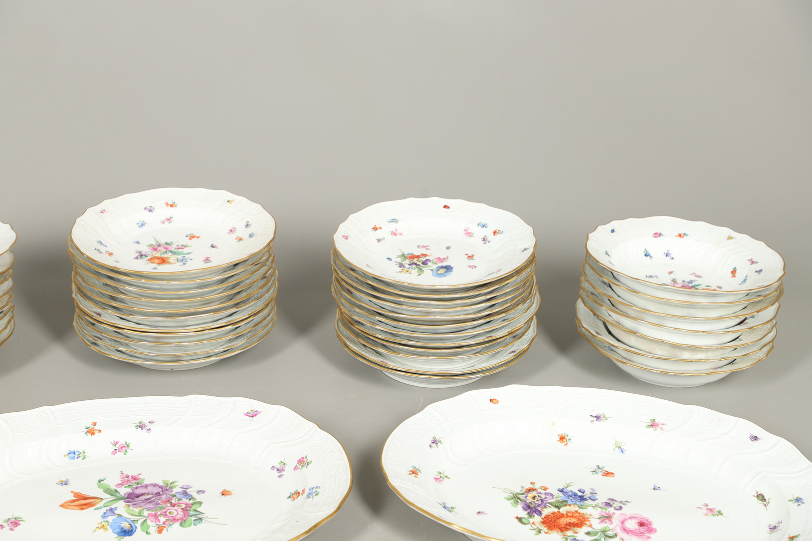 LARGE MEISSEN DINNER SERVICE. - Image 5 of 42