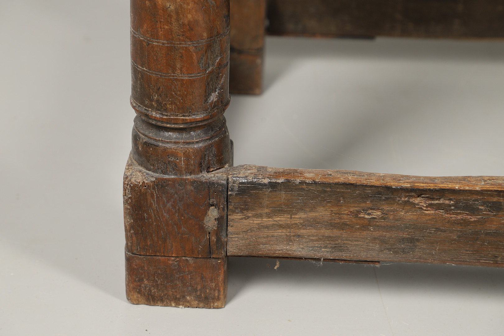 A 17TH CENTURY AND LATER OAK REFECTORY TABLE. - Image 9 of 12