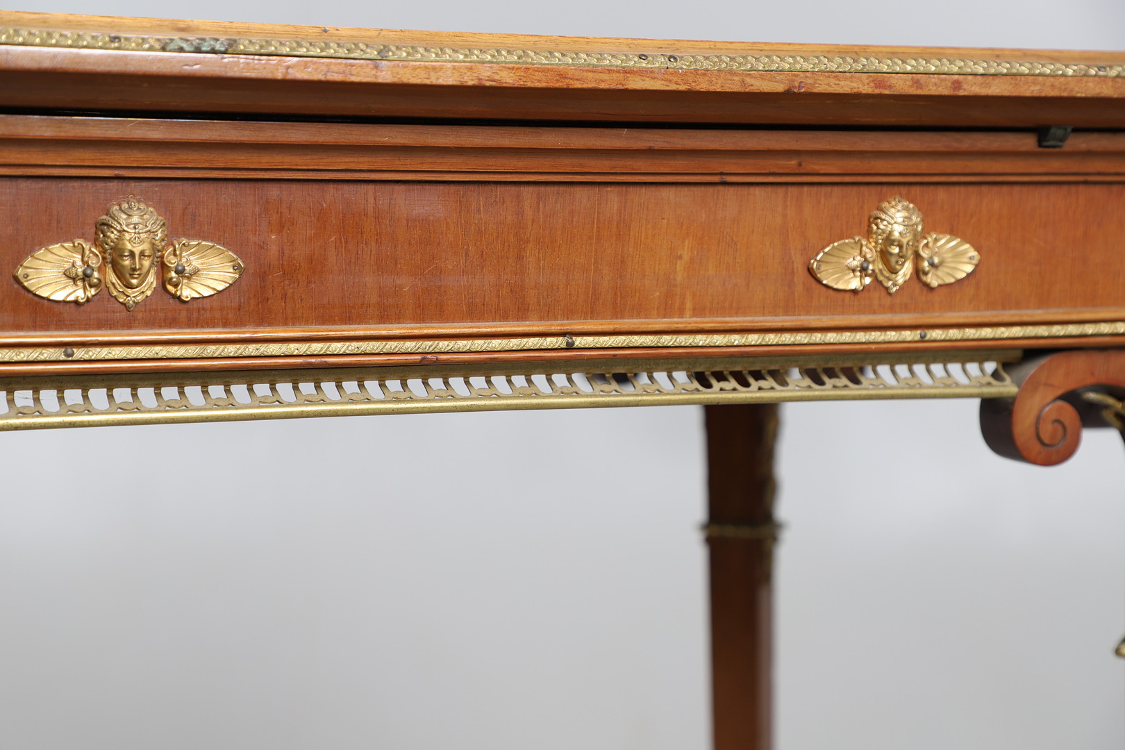 SIGMUND JARAY - NEOCLASSICAL KINGWOOD BIJOUTERIE TABLE. - Image 15 of 17
