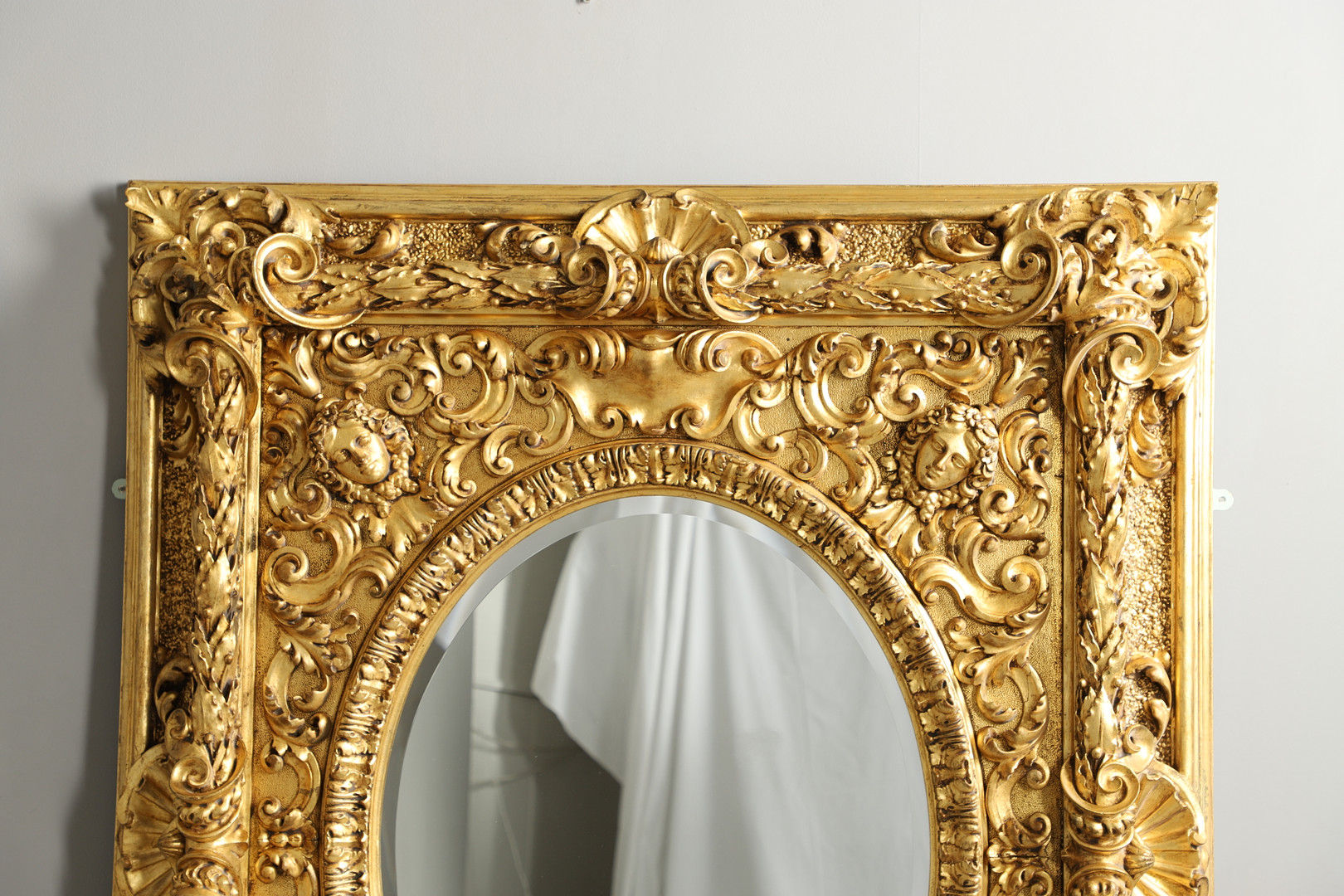 A SUBSTANTIAL ITALIAN GILT GESSO MIRROR. - Image 2 of 13