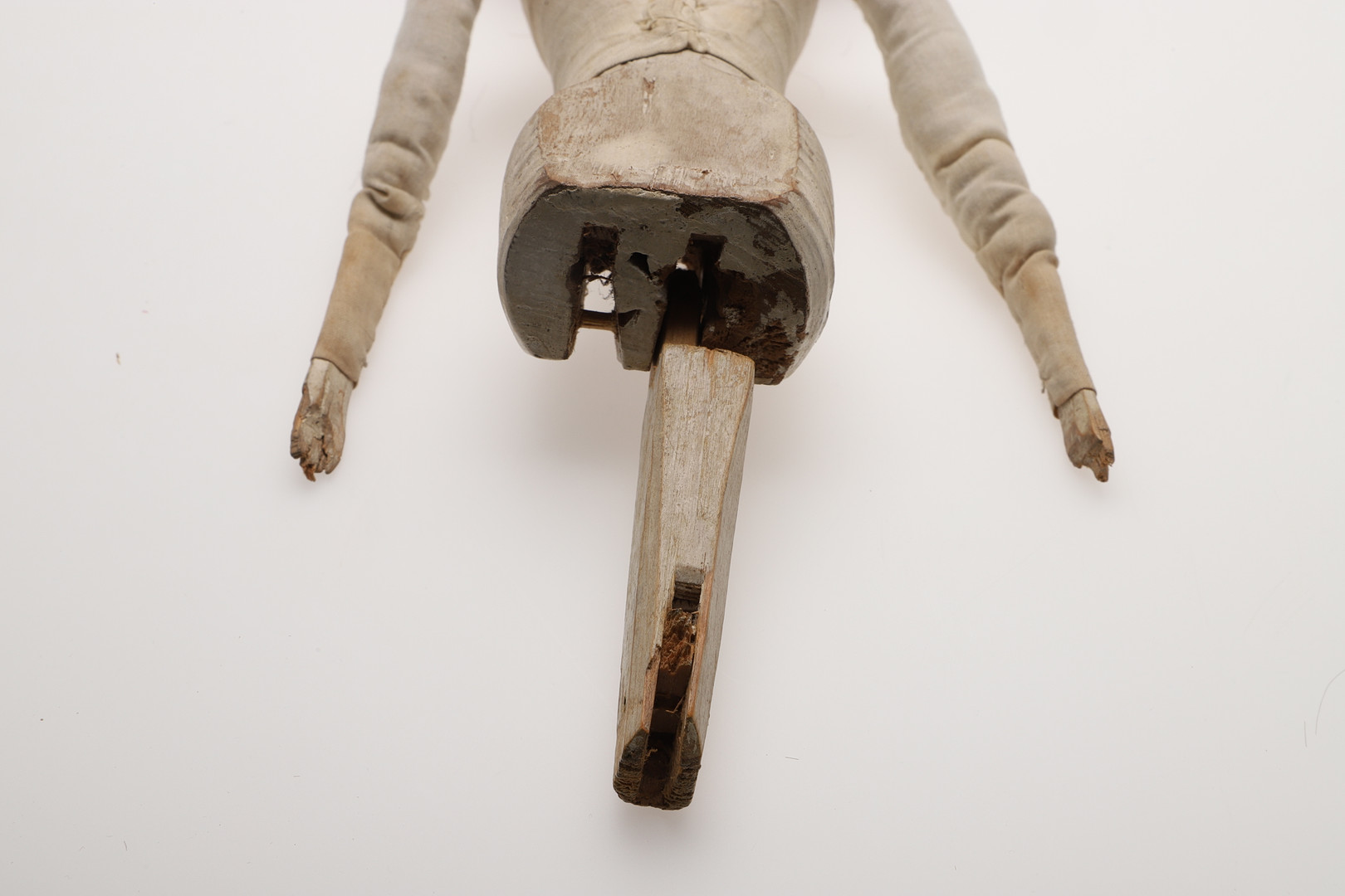 A LATE 18TH CENTURY WOODEN PEG DOLL. - Image 22 of 30
