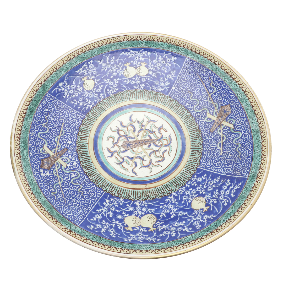 LARGE 19THC JAPANESE ARITA PORCELAIN CHARGER.