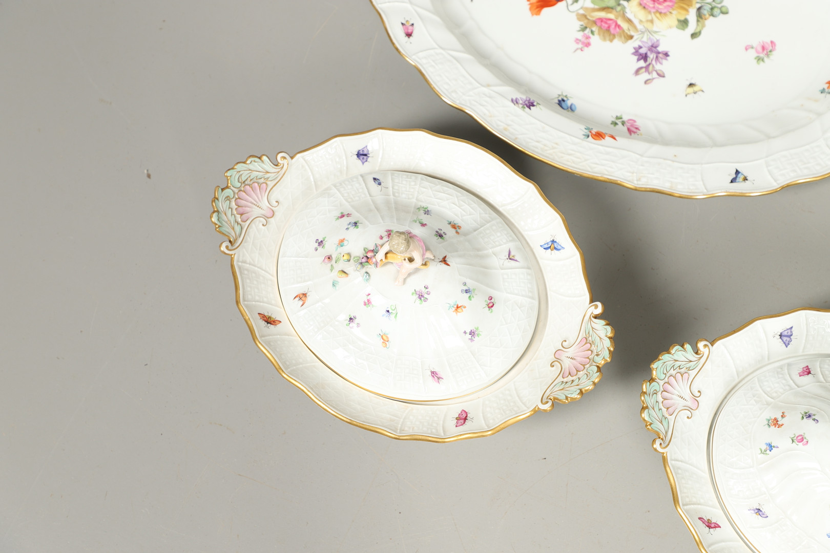 LARGE MEISSEN DINNER SERVICE. - Image 8 of 42