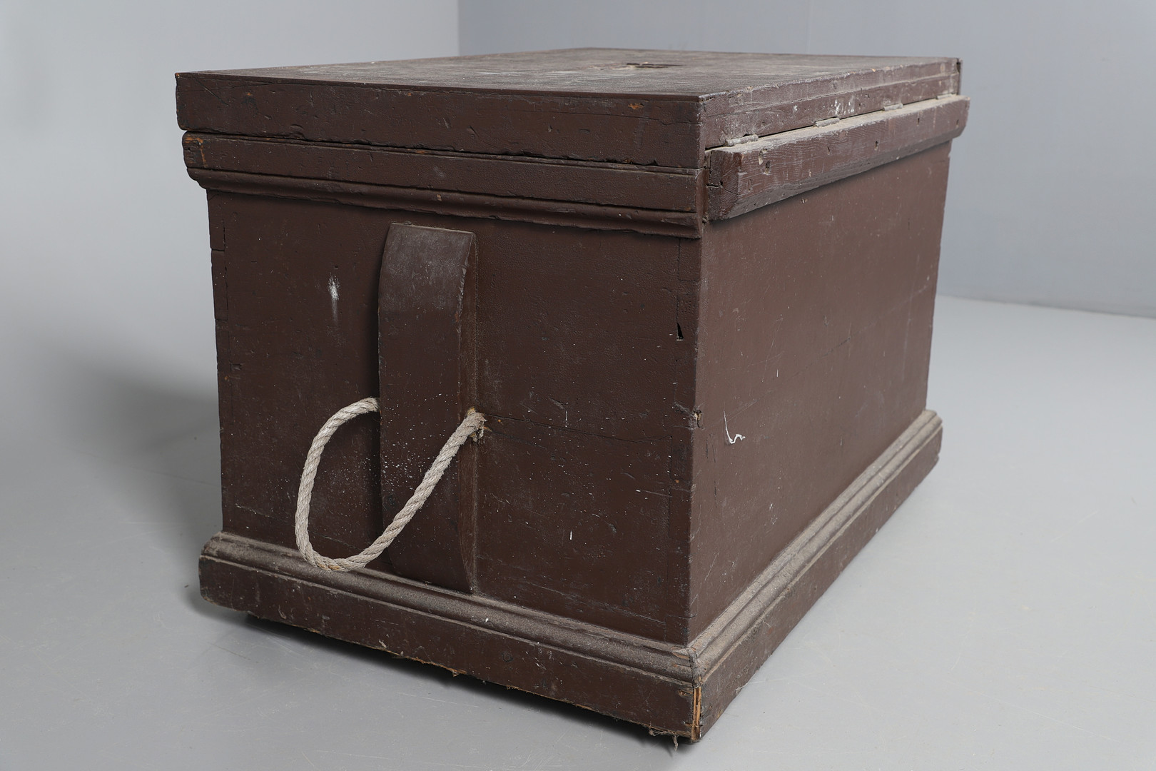 A 19TH CENTURY CABINET MAKER'S TOOL CHEST - Image 17 of 17