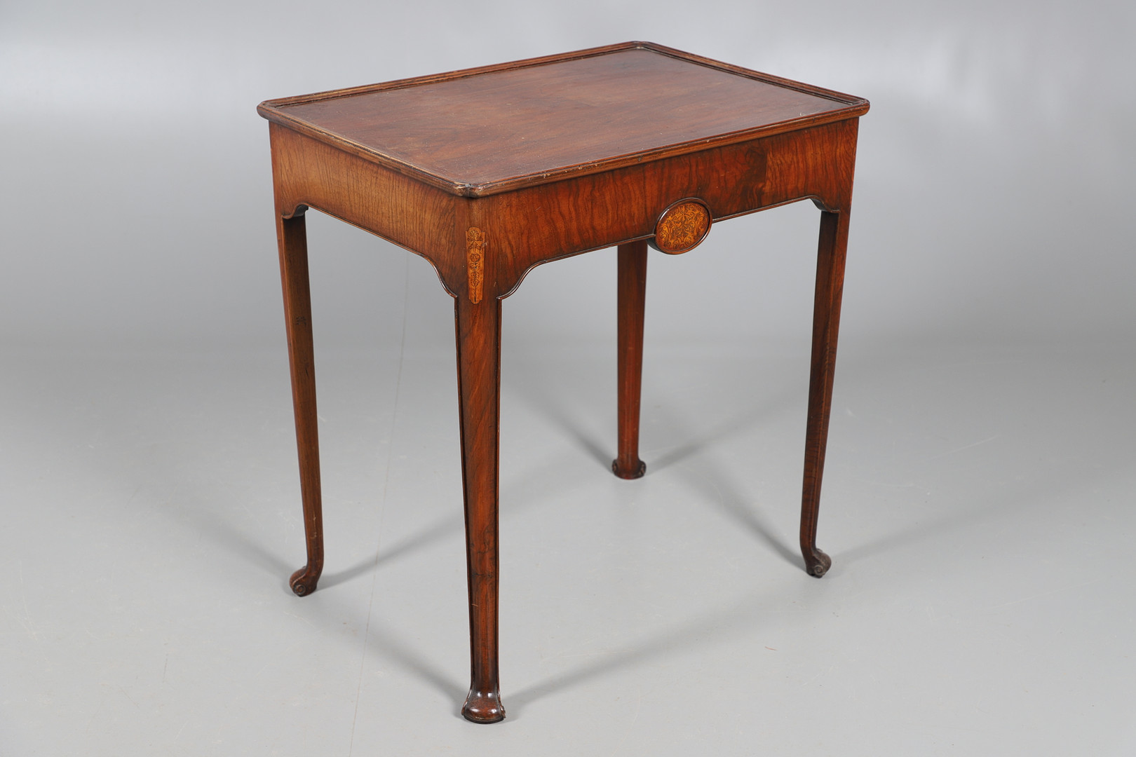 A WILLIAM AND MARY STYLE WALNUT SIDE TABLE. - Image 9 of 11