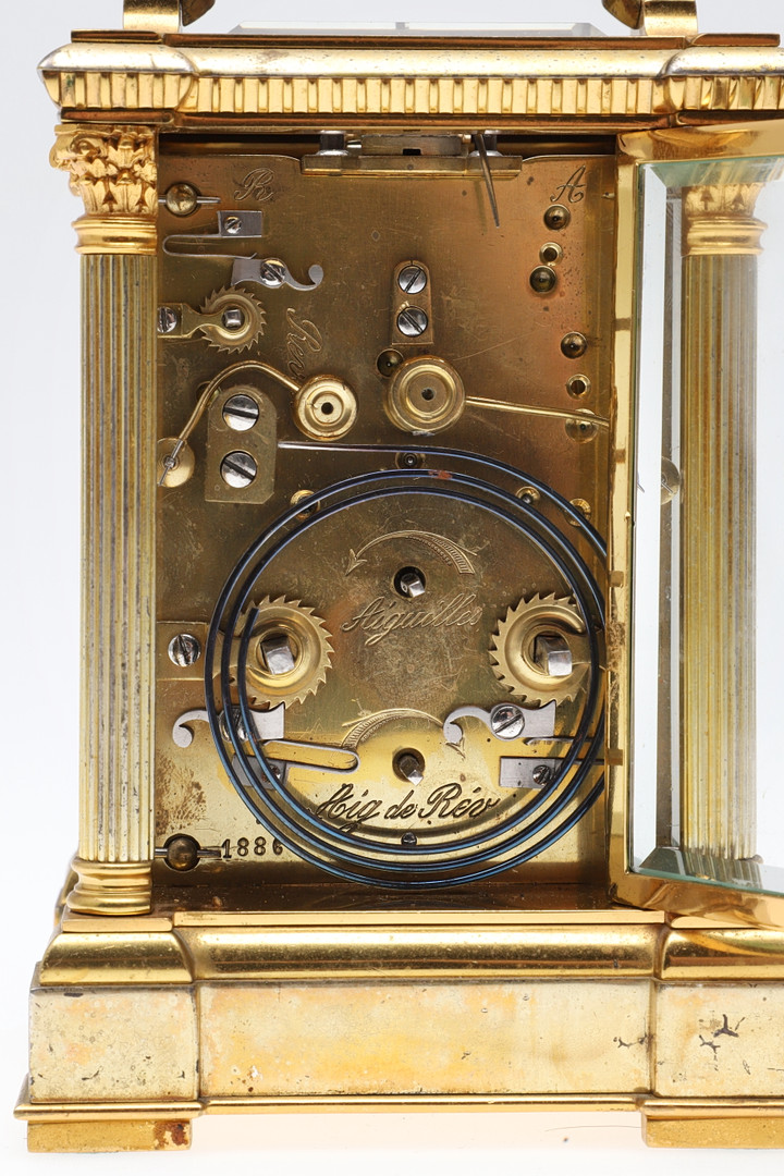 A FRENCH GILT BRASS ALARM REPEATER CARRIAGE CLOCK - Image 6 of 9