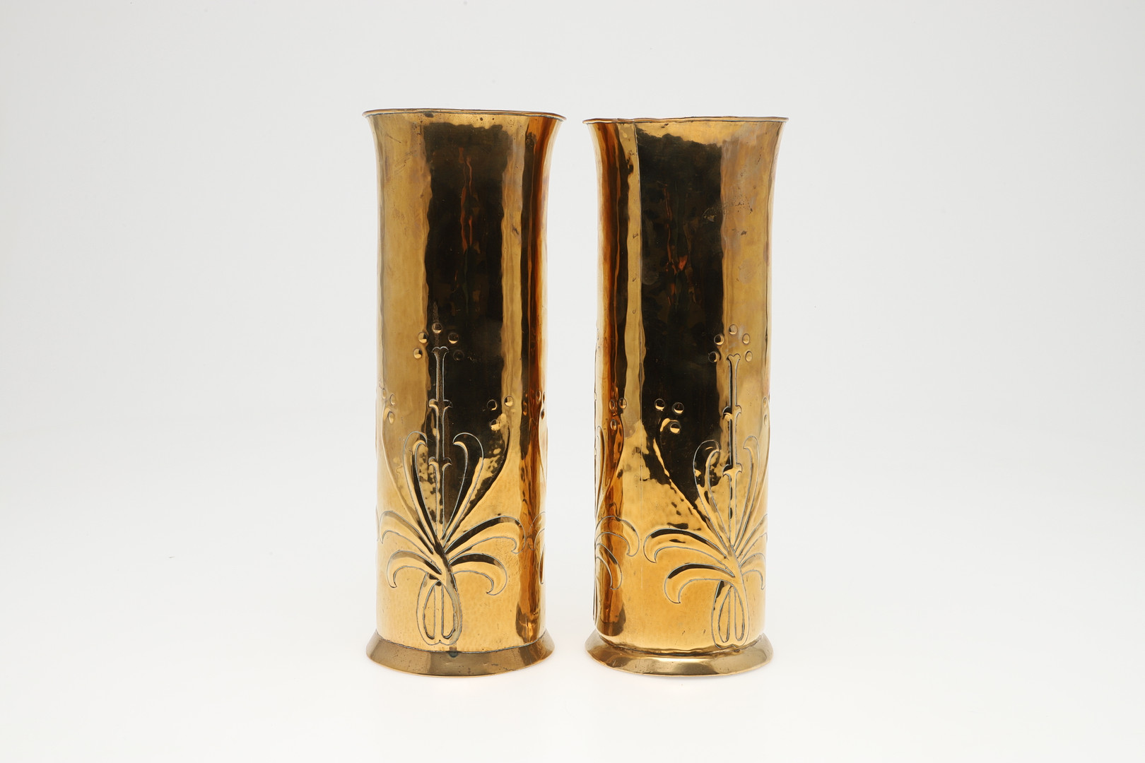 LARGE PAIR OF KESWICK ARTS & CRAFTS BRASS VASES. - Image 4 of 8