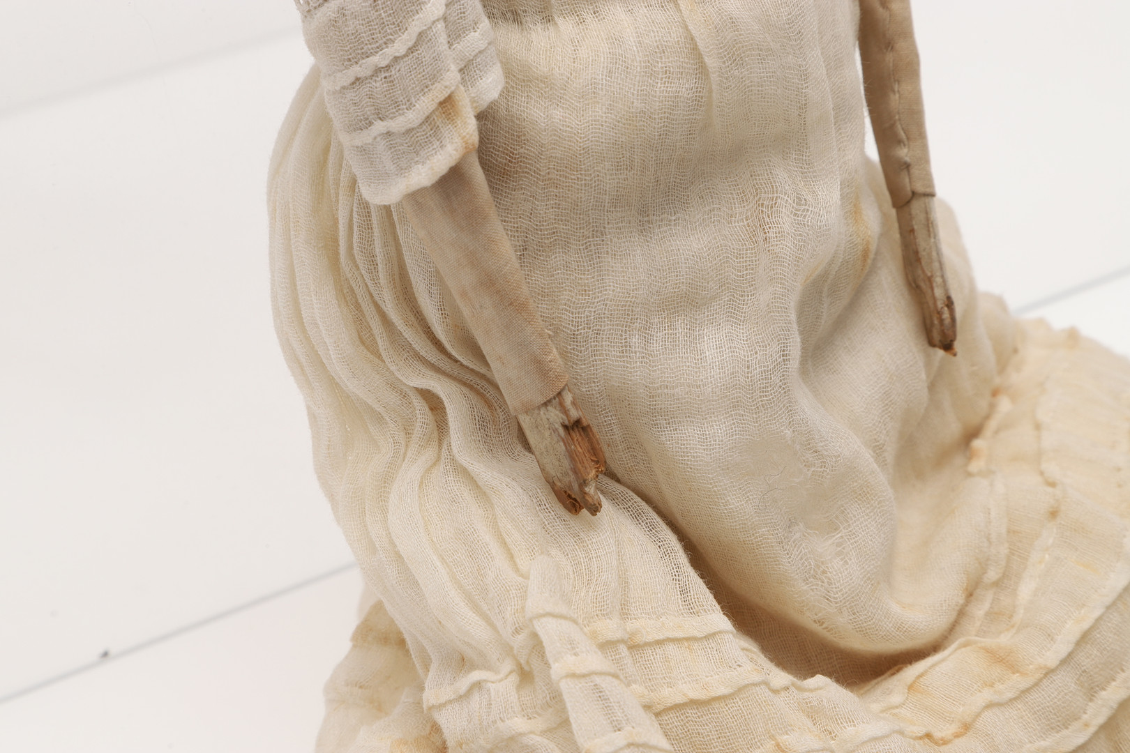 A LATE 18TH CENTURY WOODEN PEG DOLL. - Image 6 of 30