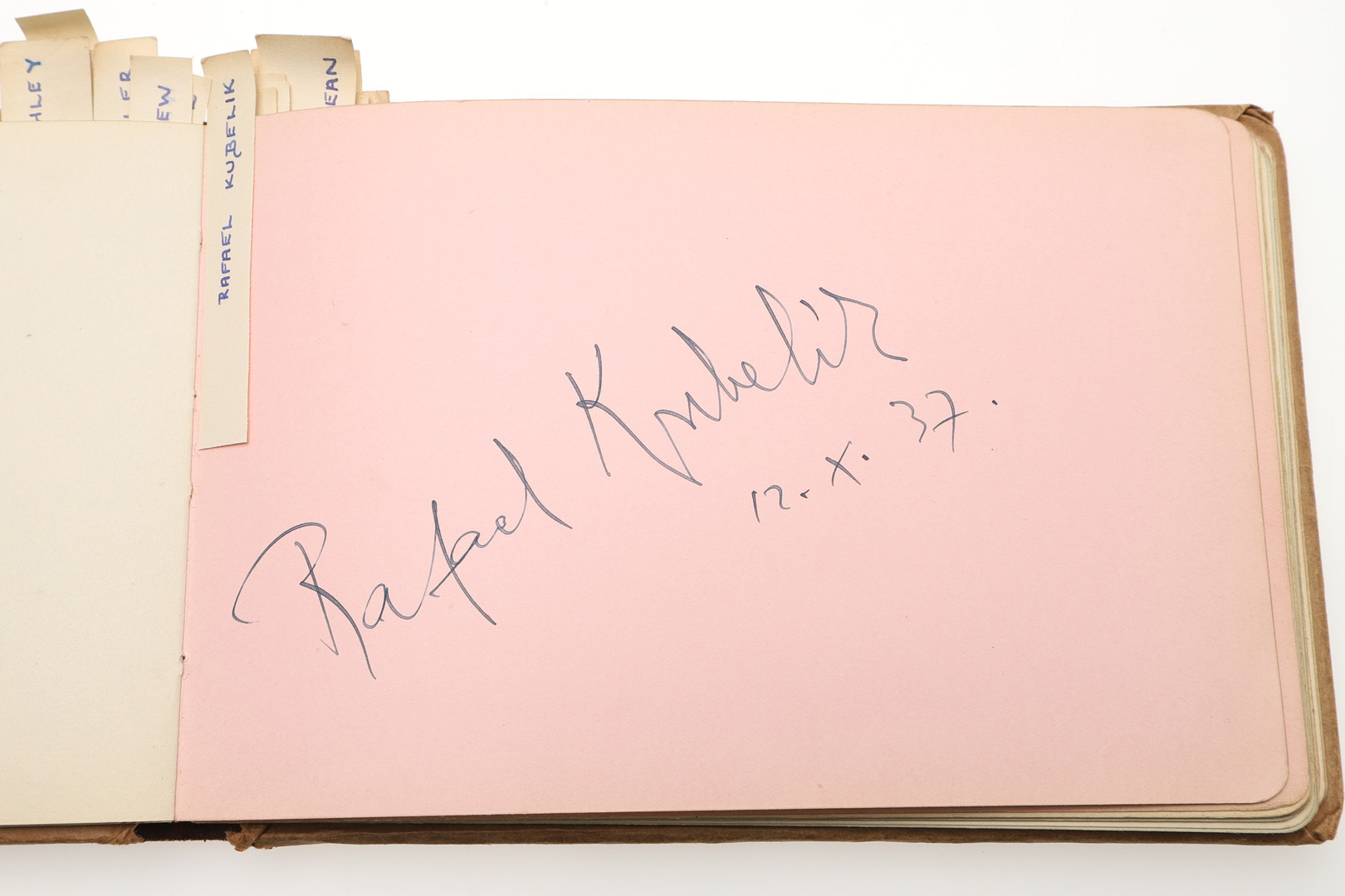 LARGE AUTOGRAPH COLLECTION - WINSTON CHURCHILL & OTHER AUTOGRAPHS. - Image 12 of 63