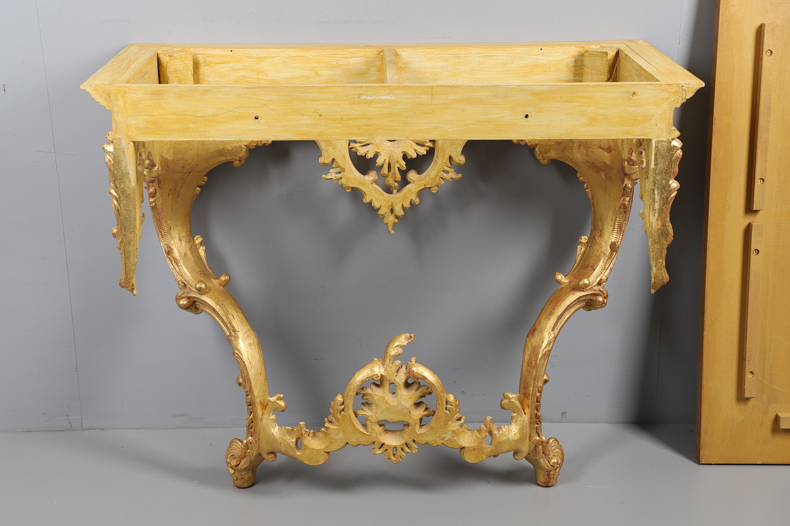A LOUIS XVI STYLE GILTWOOD CONSOLE TABLE. - Image 15 of 15