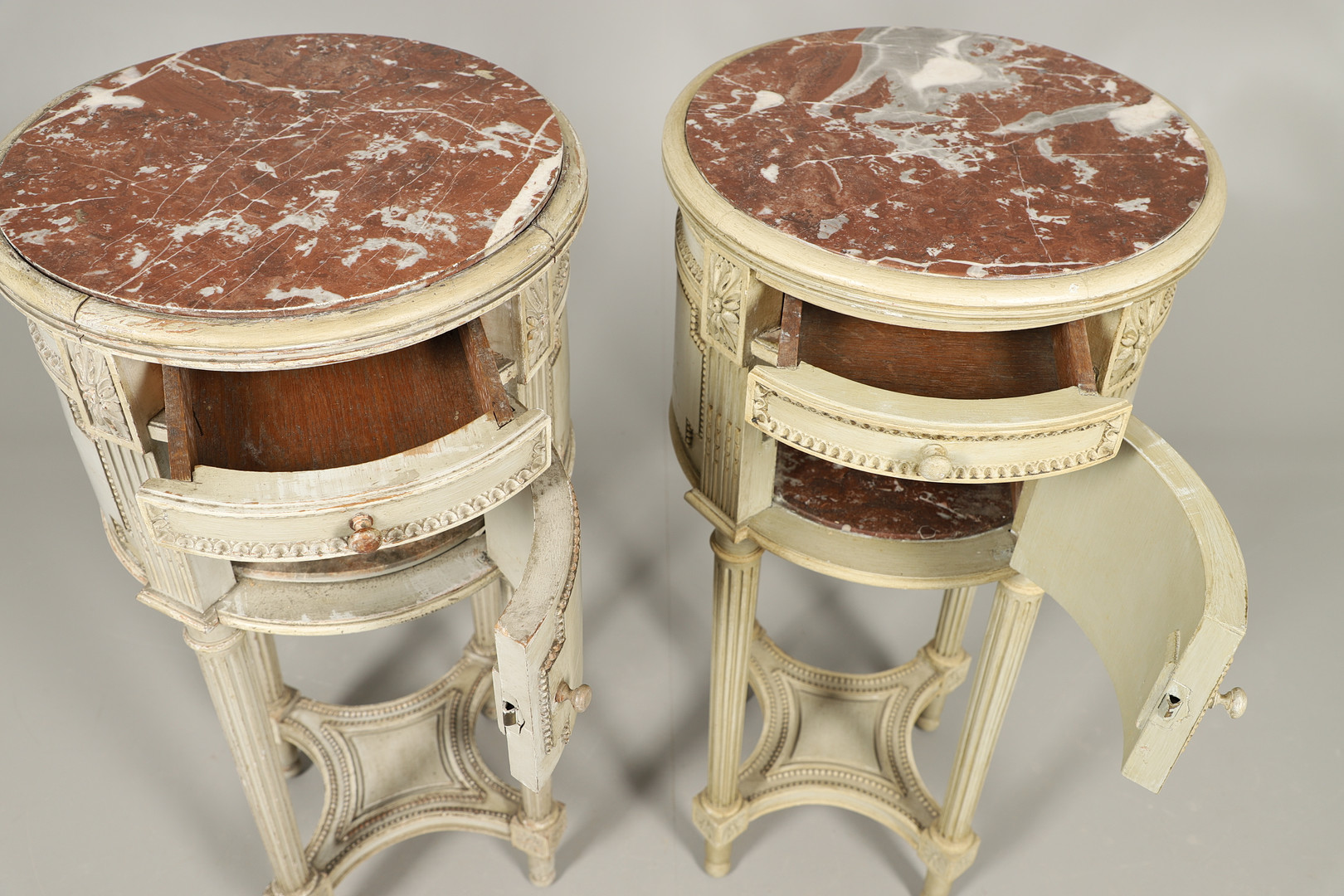 A PAIR OF FRENCH MARBLE TOP PAINTED POT CUPBOARDS. - Image 8 of 14