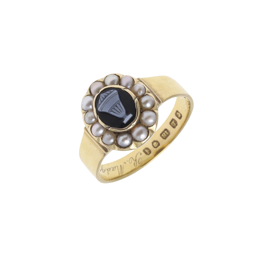 A VICTORIAN HARDSTONE AND PEARL MOURNING RING.